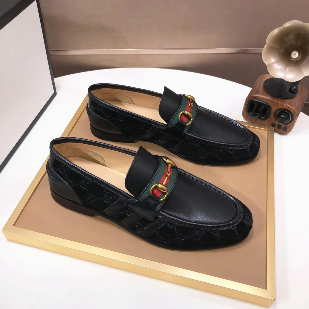 Men's shoes 💰600💰 Brand: GUCCI (Gucci) Standard size: Men's size 38/44 (45 can be customized) Grade: Same as the official website Original quality Material: Original cowhide Water-dyed cowhide lining Original rubber outsole Style category: Men's fashionable casual leather shoes Distinguished big-name luxury elements Top luxury Color: Actual picture